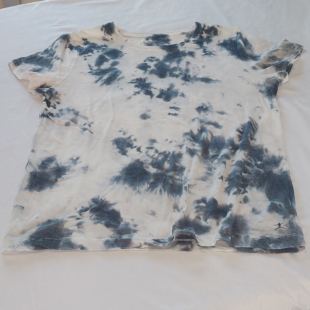Danskin Tie-Dye Shirt in Black and White. SIZE Medium